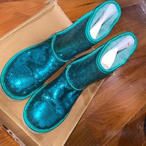 Shimmer Ugg’s . Normal use good condition, no box